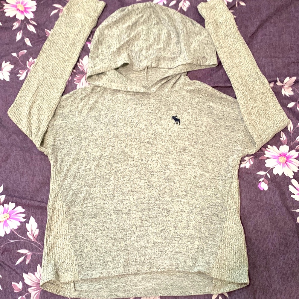 Abercrombie gray sweater size 9/10